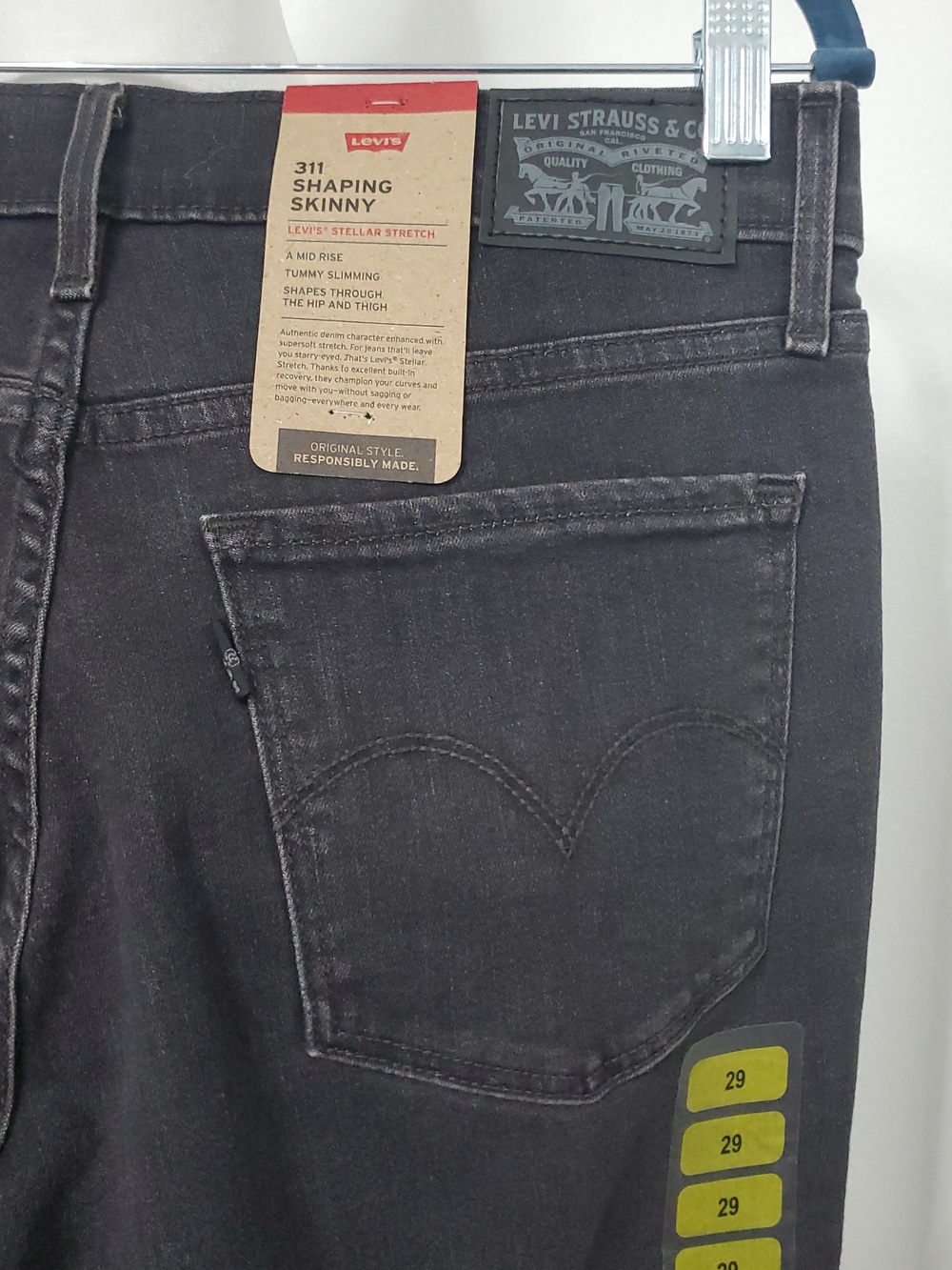 NWT Levi's 311 Shaping Skinny Jeans - 29
